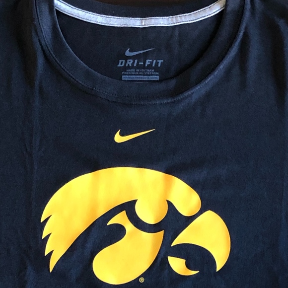Nike Dri-Fit Performance IOWA HAWKEYES LEGEND LOGO Tee Shirt men’s size S or L - Picture 2 of 8